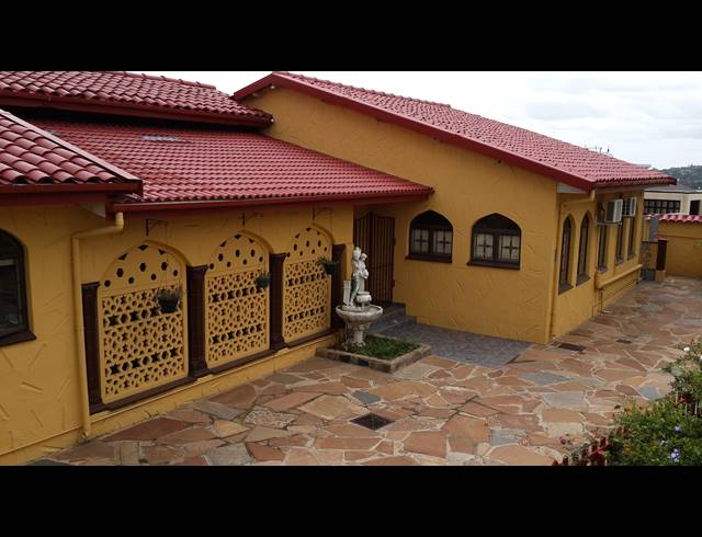 6 BEDROOM FREESTANDING FOR SALE IN RESERVOIR HILLS